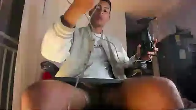 Snapshot of Iamdylan777 chatting on March 20, 2025, 1:57 am Iamdylan777 online show from March 20, 2025, 1:57 am