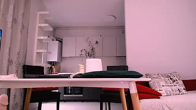 oxxxy    online show from December 2, 2024, 7:47 am