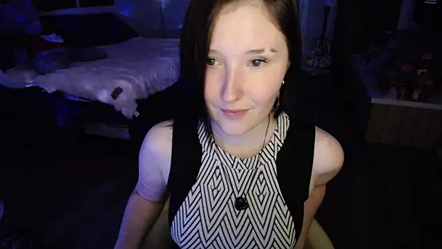 Kira Bakker online show from October 2, 2025, 11:45 pm