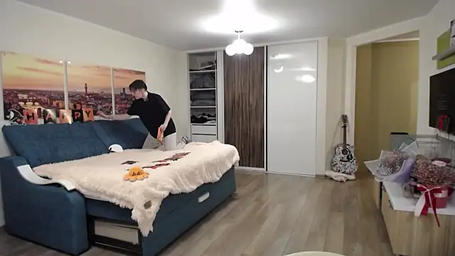 Kira Bakker online show from October 31, 2025, 3:57 pm