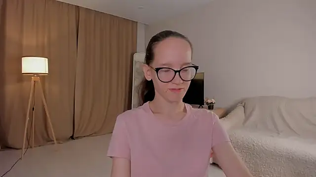 BettyBrowni online show from October 18, 2025, 4:08 pm