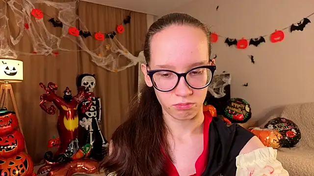 BettyBrowni online show from October 31, 2025, 4:08 pm