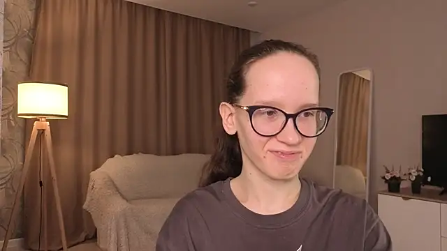 BettyBrowni online show from April 28, 2026, 4:12 pm