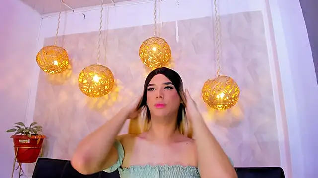 victoria aleia  online show from December 5, 2024, 8:11 pm