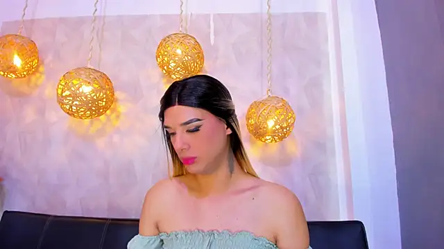 victoria aleia  online show from December 7, 2024, 7:54 pm