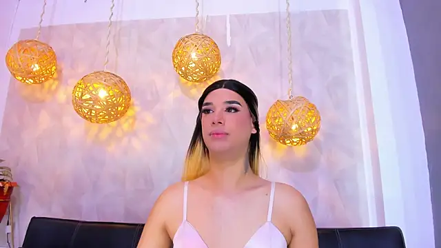 victoria aleia  online show from December 19, 2024, 8:34 pm