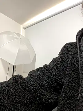 Isakeys  online show from September 17, 2025, 5:14 pm