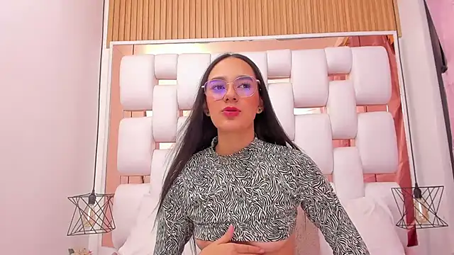 Snapshot of EmmyCruzZ chatting on September 13, 2025, 7:02 pm EmmyCruzZ online show from September 13, 2025, 7:02 pm