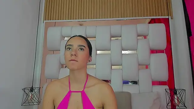 Snapshot of EmmyCruzZ chatting on September 22, 2025, 7:05 pm EmmyCruzZ online show from September 22, 2025, 7:05 pm