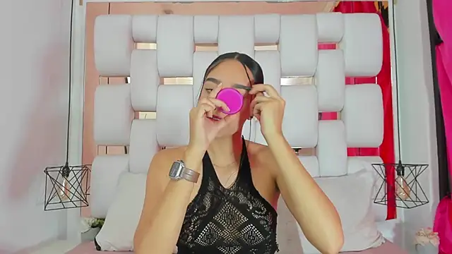 Snapshot of EmmyCruzZ chatting on September 26, 2025, 7:40 pm EmmyCruzZ online show from September 26, 2025, 7:40 pm