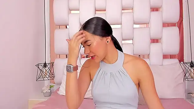 Snapshot of EmmyCruzZ chatting on October 23, 2025, 7:01 pm EmmyCruzZ online show from October 23, 2025, 7:01 pm