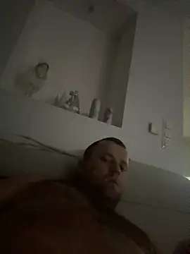 Snapshot of MateoKimiBi chatting on December 20, 2024, 2:41 am MateoKimiBi online show from December 20, 2024, 2:41 am