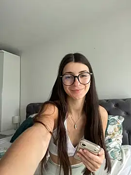 Snapshot of Wildberry_ chatting on May 15, 2026, 7:37 am Wildberry online show from May 15, 2026, 7:37 am