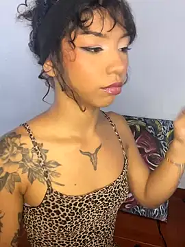 abby dove17 online show from November 18, 2025, 9:52 pm