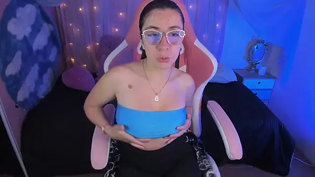 Snapshot of Fernanda__ chatting on February 1, 2025, 6:10 am Fernanda   online show from February 1, 2025, 6:10 am