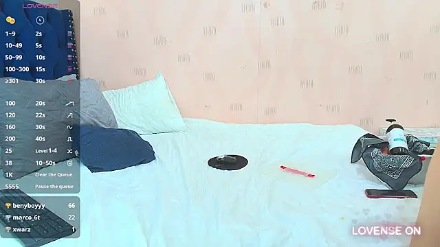 littleebluee online show from December 14, 2024, 8:29 pm