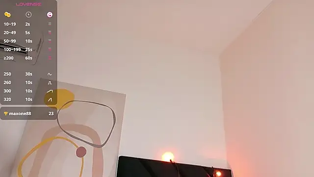 Snapshot of littleebluee chatting on June 4, 2026, 7:53 pm littleebluee online show from June 4, 2026, 7:53 pm