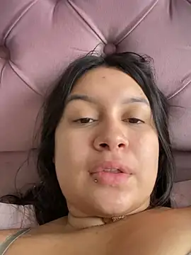 Pretty Isadora online show from January 30, 2025, 3:40 pm