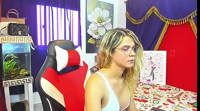 isabella lunats online show from March 11, 2025, 5:02 pm