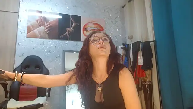 Samantabrown  online show from June 15, 2026, 11:23 am