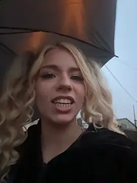 Snapshot of maddisonblush chatting on November 6, 2025, 3:13 pm maddisonblush online show from November 6, 2025, 3:13 pm