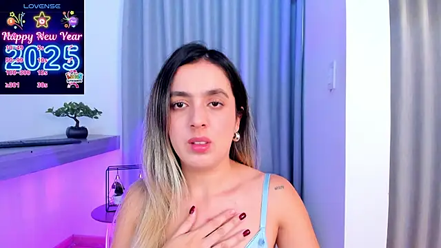 Lucyortiz  online show from January 11, 2025, 4:25 pm