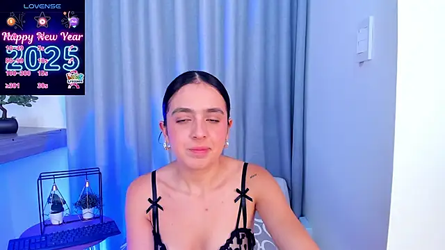 Lucyortiz  online show from January 13, 2025, 12:13 pm