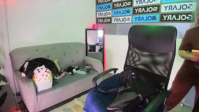 Snapshot of Amy_hoy69 chatting on September 19, 2025, 2:35 am Amy hoy69 online show from September 19, 2025, 2:35 am