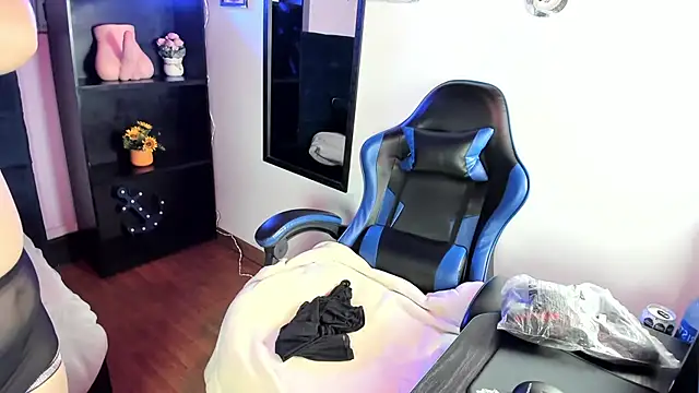 Snapshot of Amy_hoy69 chatting on September 24, 2025, 2:15 am Amy hoy69 online show from September 24, 2025, 2:15 am