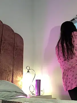 IsabellaGrey19 online show from February 3, 2026, 7:30 pm