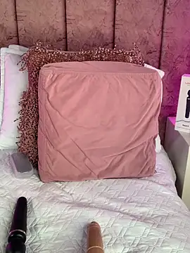 IsabellaGrey19 online show from March 10, 2026, 8:14 pm