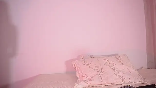 Snapshot of petitevictoria chatting on October 31, 2025, 8:59 am petitevictoria online show from October 31, 2025, 8:59 am