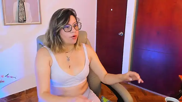 Chanelll Taylorr  online show from November 14, 2025, 12:48 pm