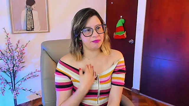 Chanelll Taylorr  online show from November 22, 2025, 10:36 am