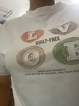 Snapshot of Milk_Mom99 chatting on September 29, 2025, 11:20 pm Milk Mom99 online show from September 29, 2025, 11:20 pm