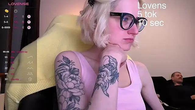 Snapshot of Sexy_Sweets chatting on October 4, 2025, 7:45 pm Sexy Sweets online show from October 4, 2025, 7:45 pm