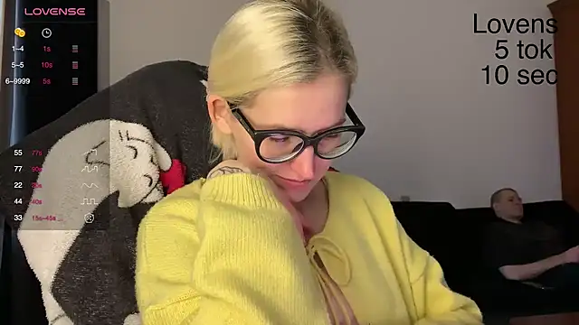 Snapshot of Sexy_Sweets chatting on October 21, 2025, 12:06 pm Sexy Sweets online show from October 21, 2025, 12:06 pm