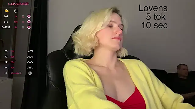 Snapshot of Sexy_Sweets chatting on October 22, 2025, 7:46 pm Sexy Sweets online show from October 22, 2025, 7:46 pm