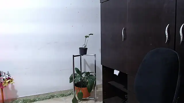 Zoe--khalL online show from December 3, 2025, 1:02 am