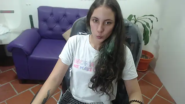 xlunna online show from December 2, 2024, 7:38 pm