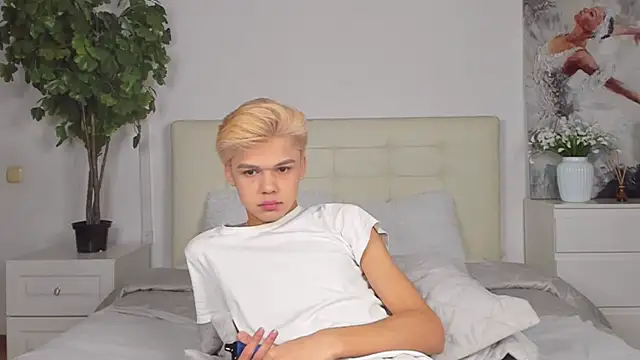 Felix Rey online show from February 7, 2025, 9:58 pm