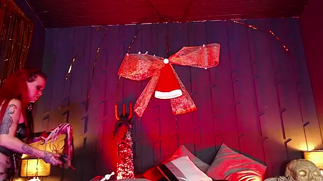 MorganaCrowley online show from December 19, 2024, 7:29 pm