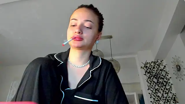 IreneVON online show from December 5, 2024, 4:20 am