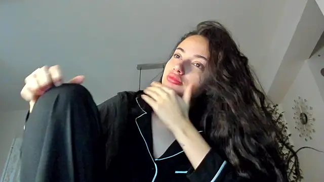 IreneVON online show from December 6, 2024, 4:47 am