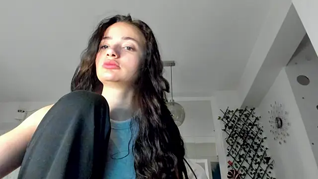 IreneVON online show from December 16, 2024, 3:11 pm