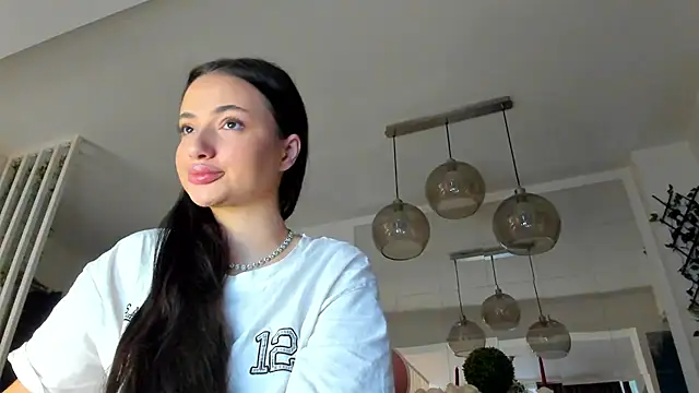 IreneVON online show from November 16, 2025, 6:19 am