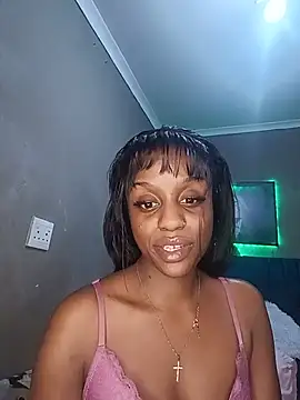 Snapshot of Queen-Chocolate chatting on July 1, 2026, 11:59 pm Queen-Chocolate online show from July 1, 2026, 11:59 pm
