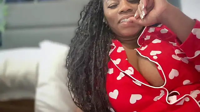 selena42 online show from February 10, 2026, 4:05 am