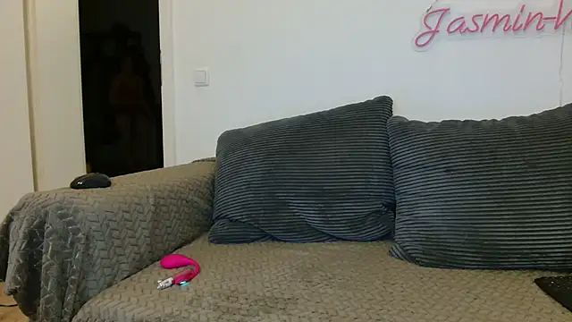Jasmin-White online show from July 16, 2026, 6:36 pm