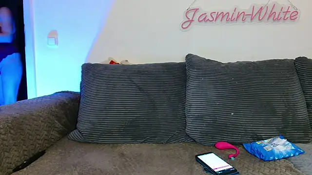 Jasmin-White online show from August 1, 2026, 8:08 pm